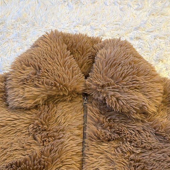 NWT Abercrombie & Fitch Drama Collar Faux Fur tan coat XL - Picture 12 of 13